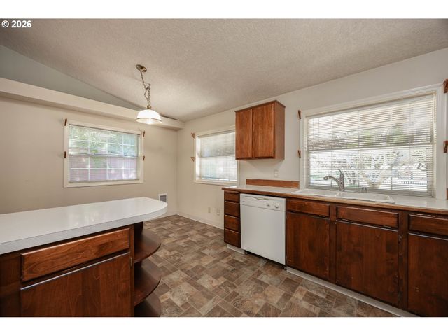 210 Nw 111TH Loop, Vancouver, WA 98685