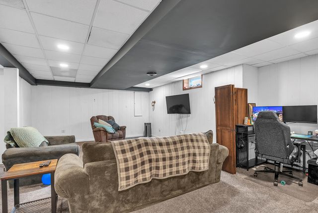 5351 E Honor Avenue, Demotte, IN 46310