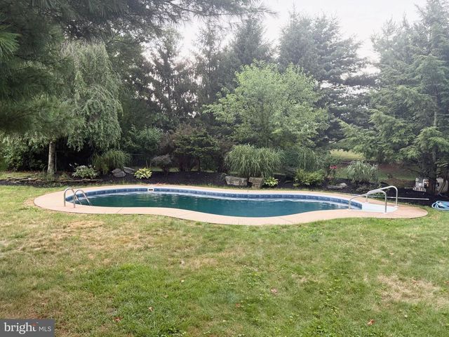 190 MOUNTAIN VIEW DR, York, PA 17404