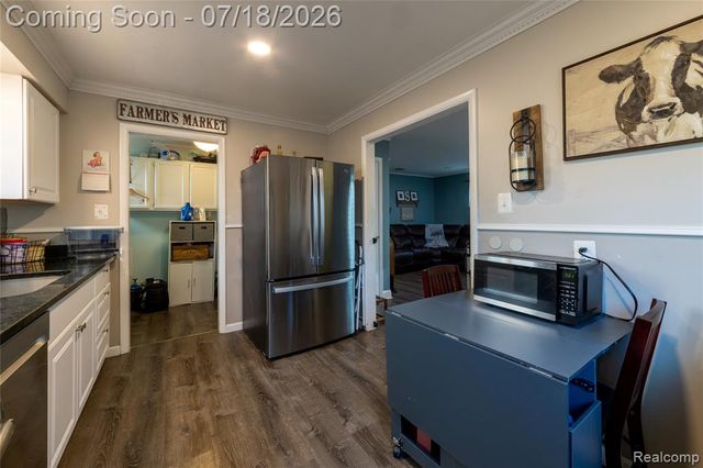 20743 Powers Avenue, Dearborn Heights, MI 48125