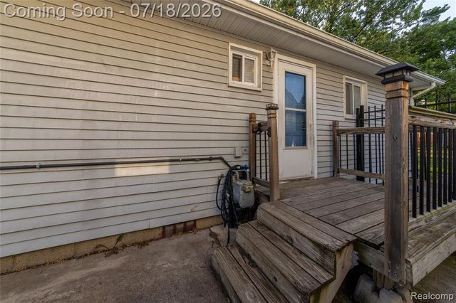 20743 Powers Avenue, Dearborn Heights, MI 48125