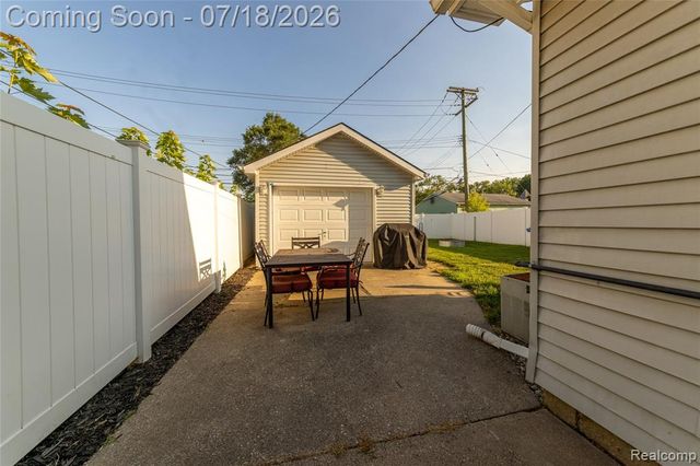 20743 Powers Avenue, Dearborn Heights, MI 48125
