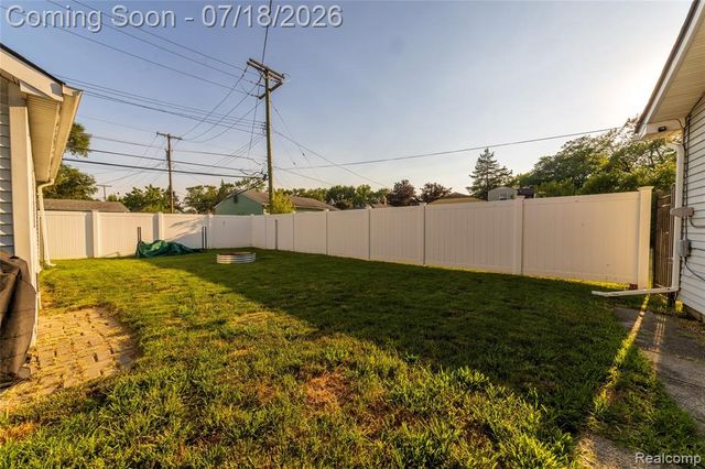 20743 Powers Avenue, Dearborn Heights, MI 48125