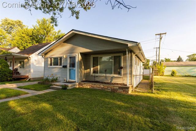 20743 Powers Avenue, Dearborn Heights, MI 48125