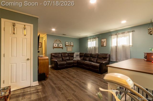 20743 Powers Avenue, Dearborn Heights, MI 48125