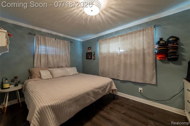 20743 Powers Avenue, Dearborn Heights, MI 48125