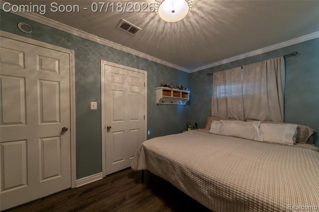 20743 Powers Avenue, Dearborn Heights, MI 48125