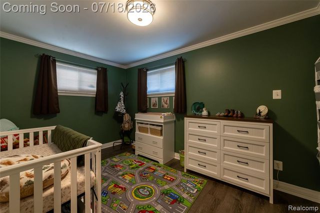 20743 Powers Avenue, Dearborn Heights, MI 48125