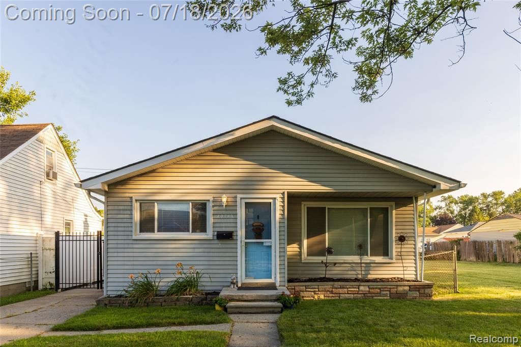 20743 Powers Avenue, Dearborn Heights, MI 48125