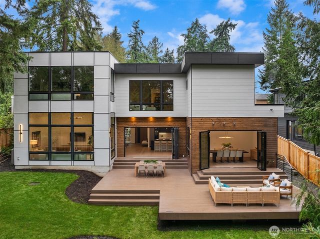 10656 Woodhaven Lane, Bellevue, WA 98004