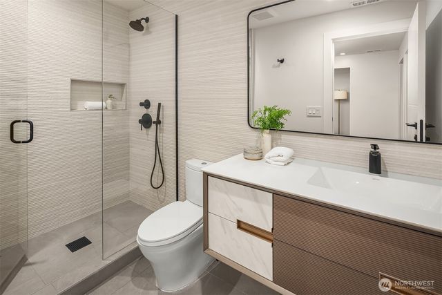 10656 Woodhaven Lane, Bellevue, WA 98004