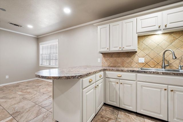 107 Holly Circle, Levelland, TX 79336