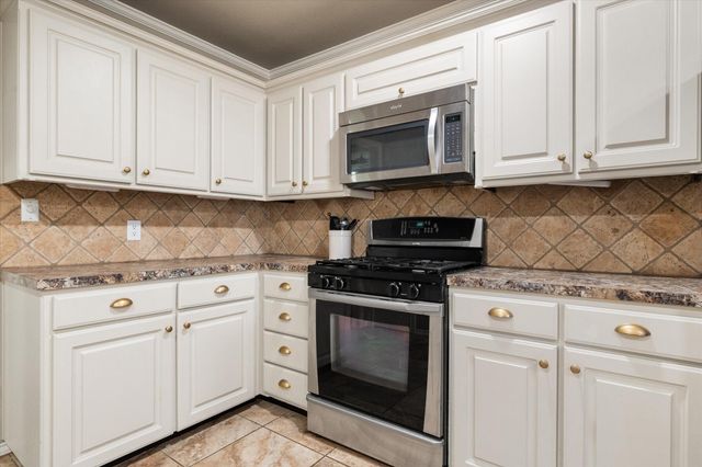 107 Holly Circle, Levelland, TX 79336