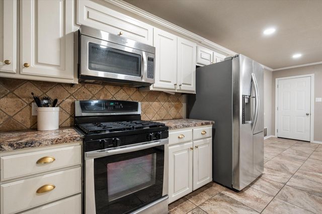 107 Holly Circle, Levelland, TX 79336