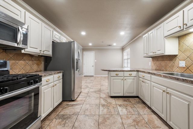 107 Holly Circle, Levelland, TX 79336
