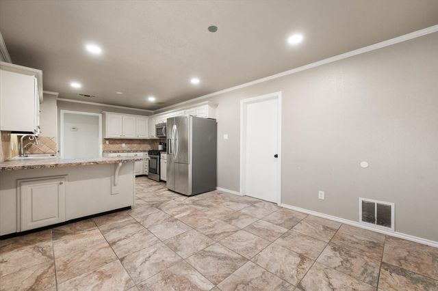 107 Holly Circle, Levelland, TX 79336