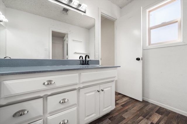 107 Holly Circle, Levelland, TX 79336