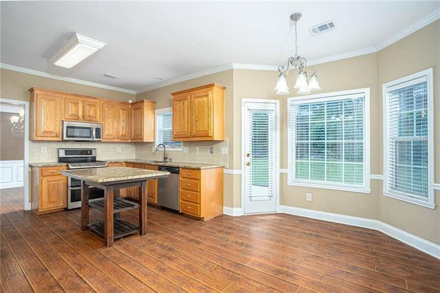 1098 Fountain Lakes Court, Lawrenceville, GA 30043