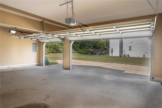 1098 Fountain Lakes Court, Lawrenceville, GA 30043