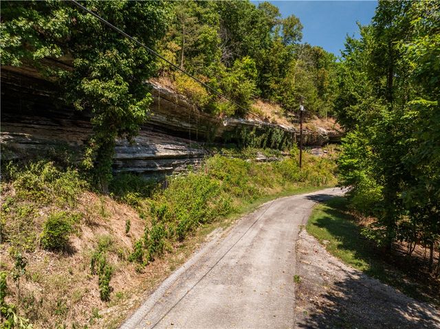 637 Highland Park Drive, Eureka Springs, AR 72631