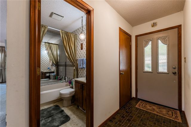 637 Highland Park Drive, Eureka Springs, AR 72631
