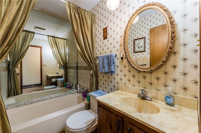 637 Highland Park Drive, Eureka Springs, AR 72631