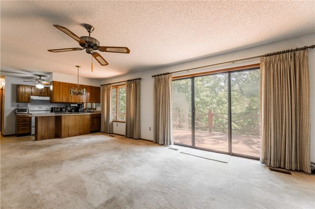 637 Highland Park Drive, Eureka Springs, AR 72631
