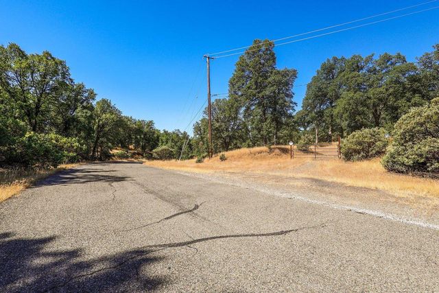 Bernard Way, Redding, CA 96003