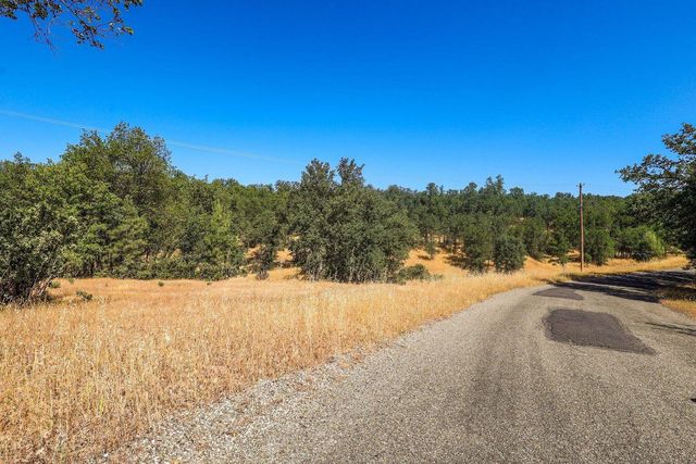 Bernard Way, Redding, CA 96003