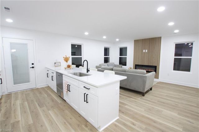 909 Sharon Street, High Point, NC 27260