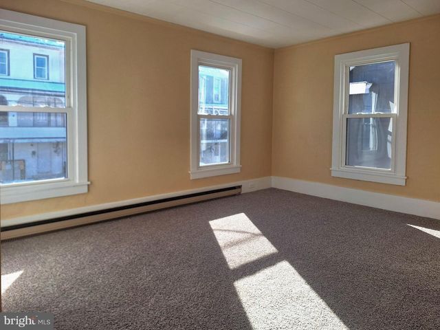 1227 PULASKI AVE, Coal Township, PA 17866