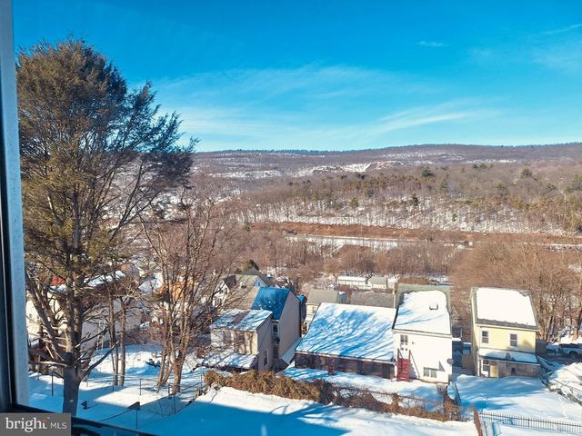 1227 PULASKI AVE, Coal Township, PA 17866