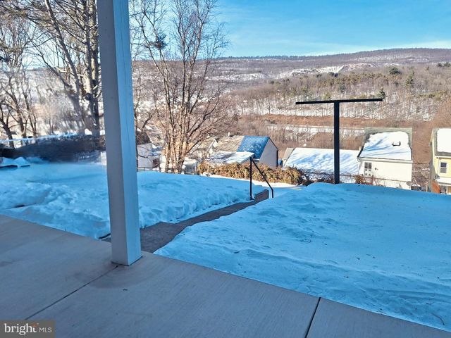 1227 PULASKI AVE, Coal Township, PA 17866