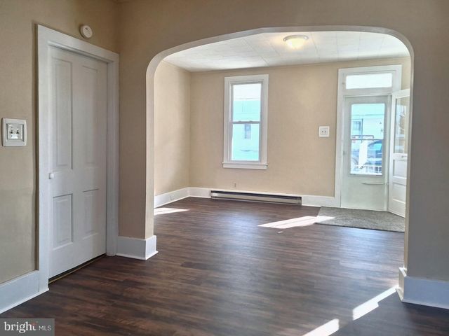 1227 PULASKI AVE, Coal Township, PA 17866