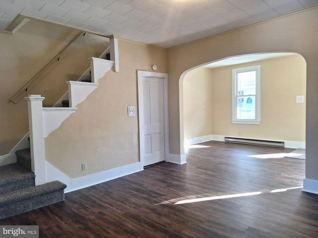 1227 PULASKI AVE, Coal Township, PA 17866