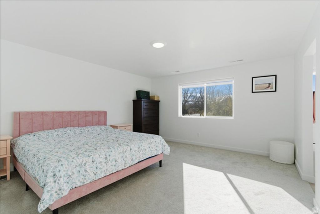 Image 22 of property listing at 4896 S SNARR HAVEN CT, Taylorsville, UT 84129