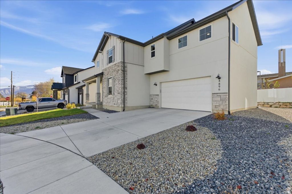 Image 4 of property listing at 4896 S SNARR HAVEN CT, Taylorsville, UT 84129