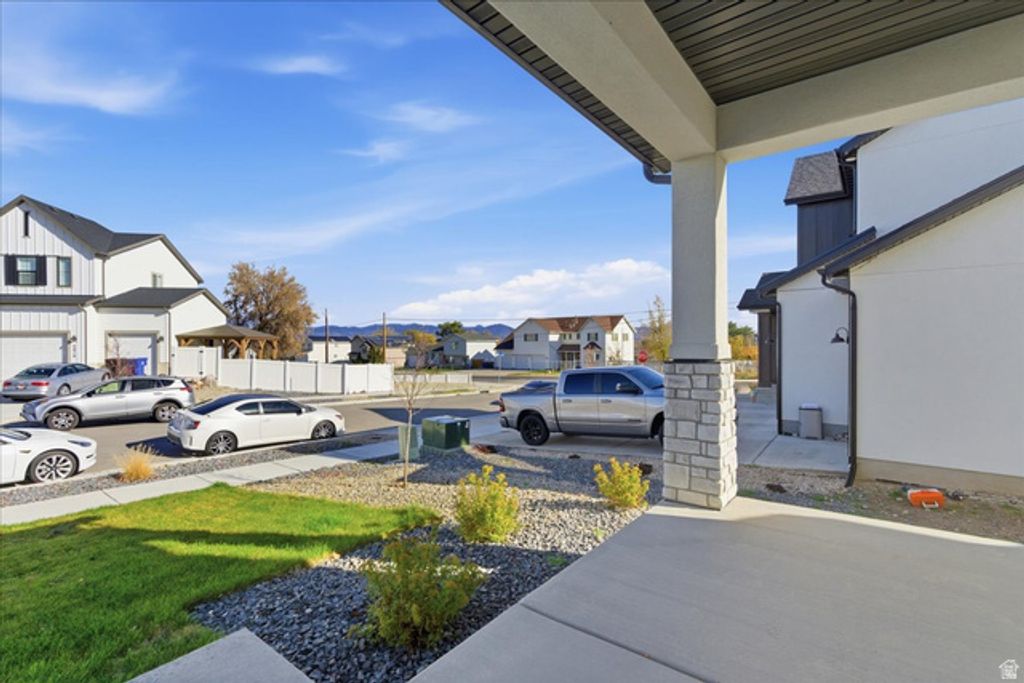 Image 40 of property listing at 4896 S SNARR HAVEN CT, Taylorsville, UT 84129