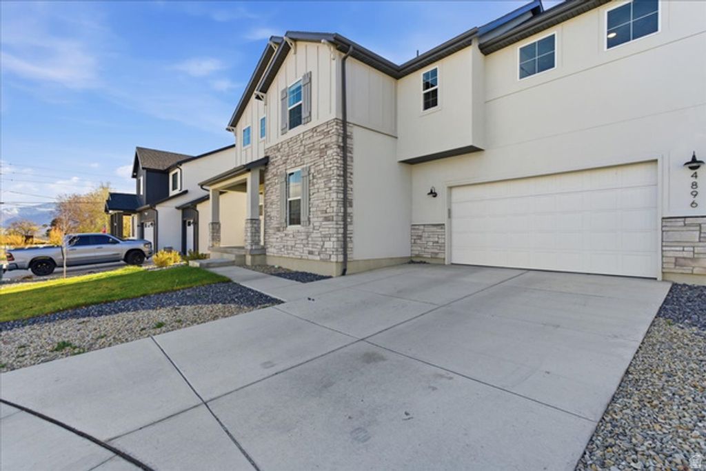 Image 5 of property listing at 4896 S SNARR HAVEN CT, Taylorsville, UT 84129
