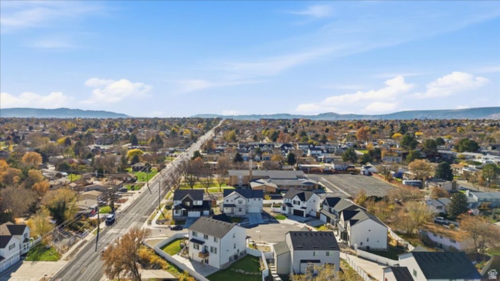 Image 50 of property listing at 4896 S SNARR HAVEN CT, Taylorsville, UT 84129