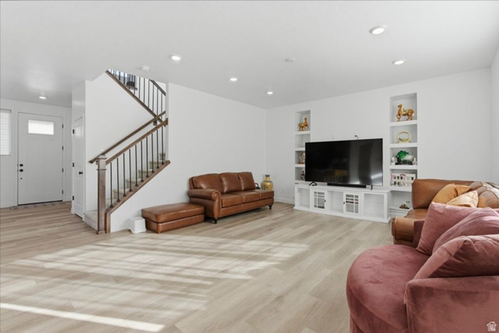 Image 6 of property listing at 4896 S SNARR HAVEN CT, Taylorsville, UT 84129