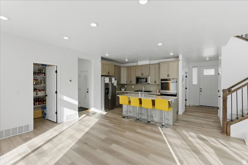 Image 9 of property listing at 4896 S SNARR HAVEN CT, Taylorsville, UT 84129