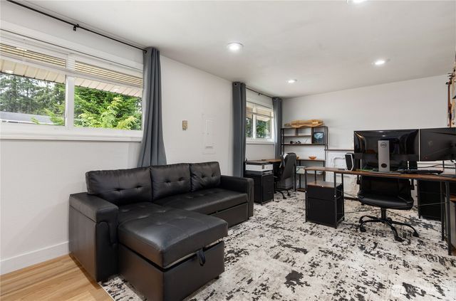 467 NW 8th Avenue, Oak Harbor, WA 98277