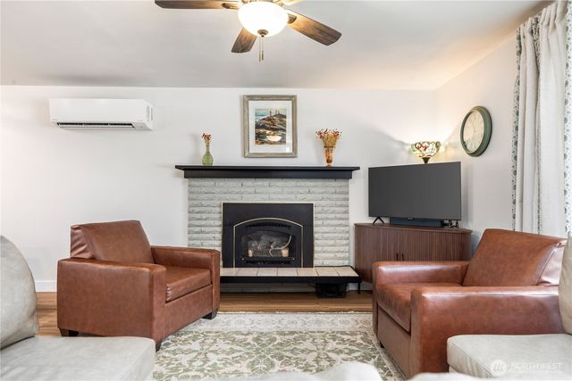 467 NW 8th Avenue, Oak Harbor, WA 98277