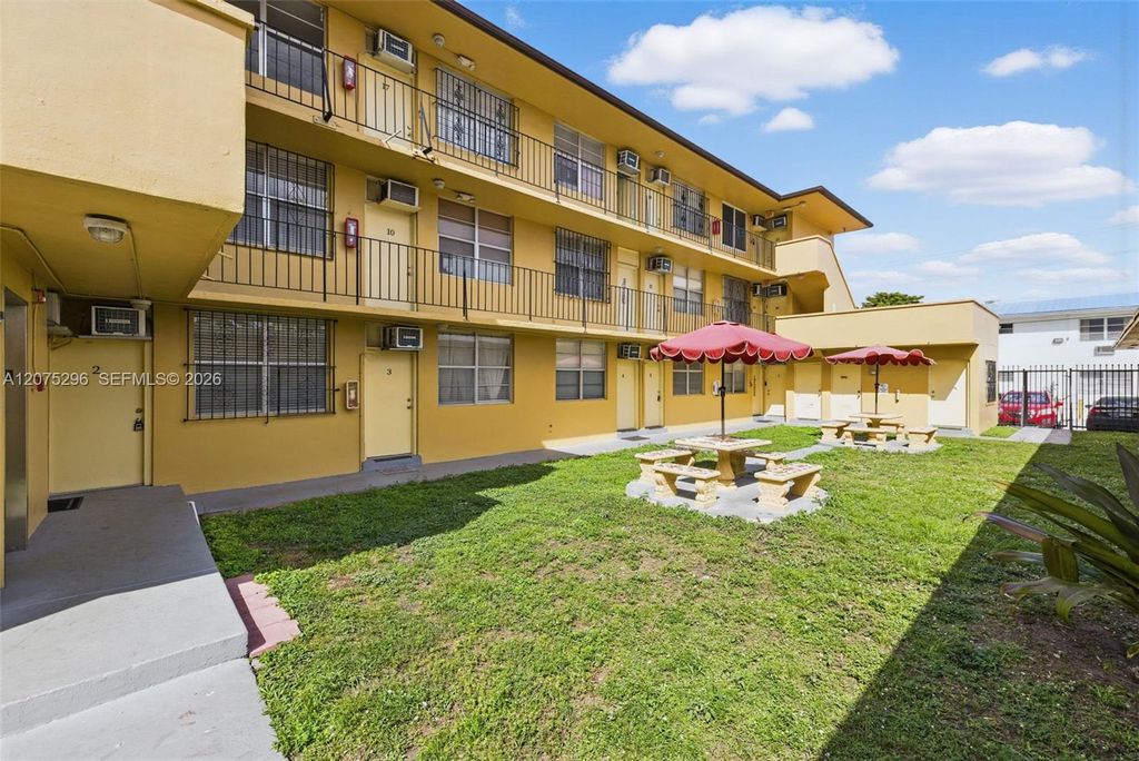 465 E 28th Street 18, Hialeah, FL 33013