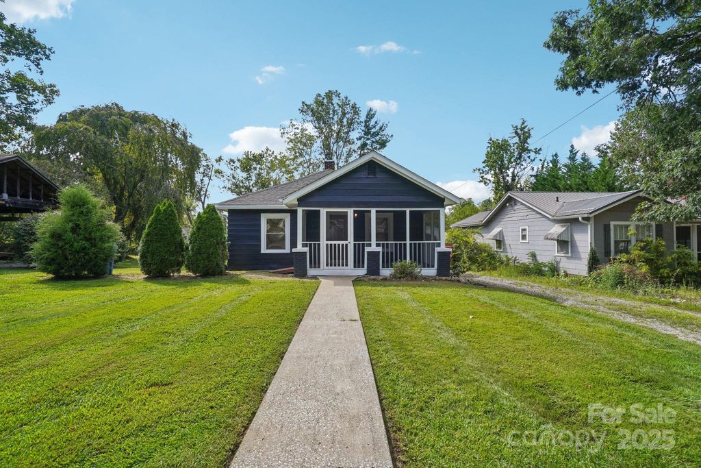 616 Ray Avenue, Hendersonville, NC 28792