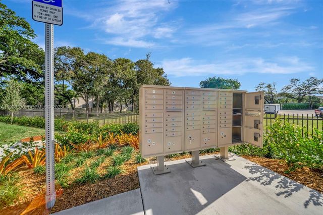 1427 SW 23rd St, Fort Lauderdale, FL 33315