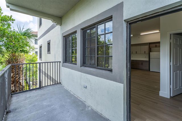 2801 Riverside Drive 301-S, Coral Springs, FL 33065