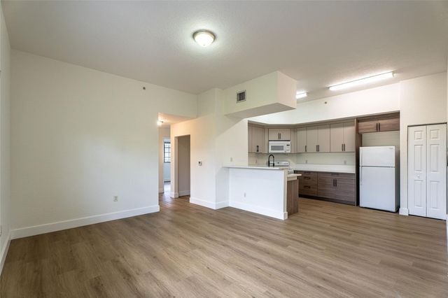 2801 Riverside Drive 301-S, Coral Springs, FL 33065