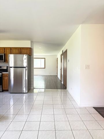 311 Dawn Court 1, Bloomingdale, IL 60108